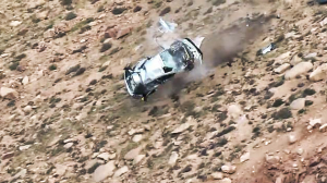 En el rally Pikes Peak, Jeremy Foley y su copiloto cayeron colina abajo, dando más de 12 vueltas .